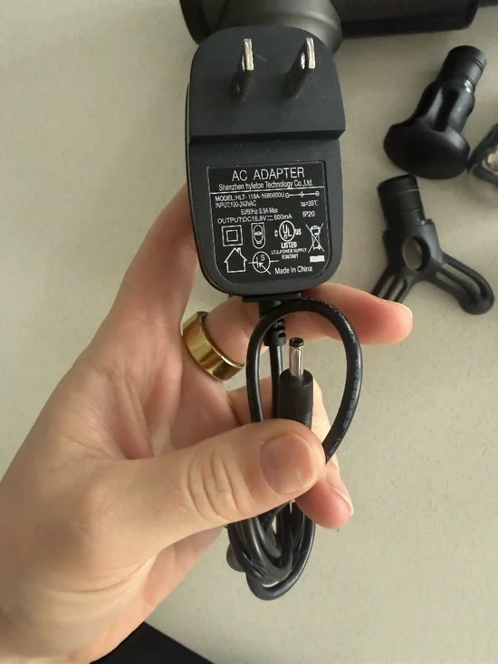 LIKE NEW Massage Gun w/ 6 Attachments & 3 Speed Settings w/charger & Travel Case - Picture 4 of 6